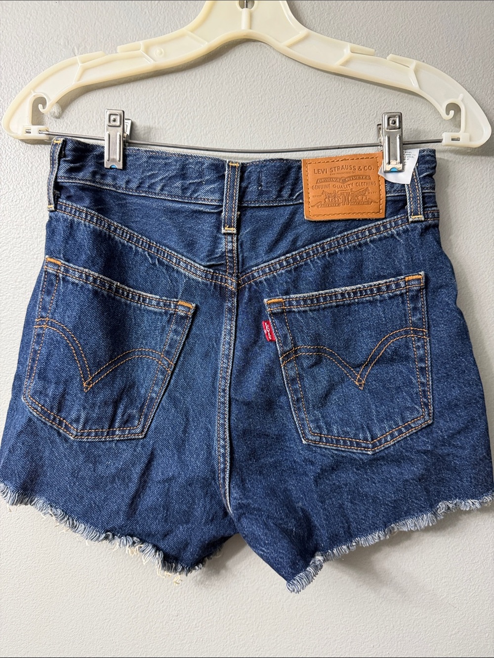 Levi’s rib cage Jean shorts 25